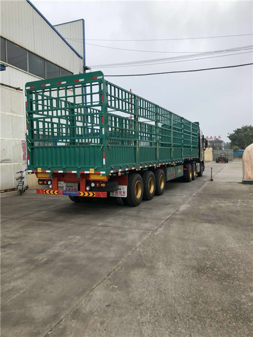 倉欄式半掛車